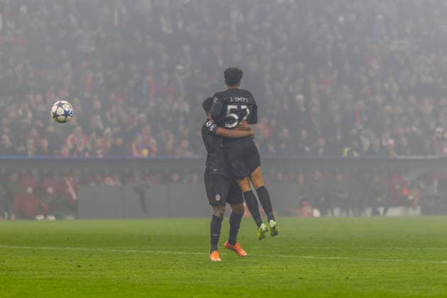 Dortmund, Deutschland 09. Dezember 2025: Champions League - 2025 2026 - FC Bayern München vs. Sporting Lissabon Im Bild: Joao Simoes (Sporting CP) jubelt nach dem Eigentor von Kimmich (FCB) zum 0:1 mit seinen Allianz Arena Bayern Copyright: xFotostandx xSchäferx