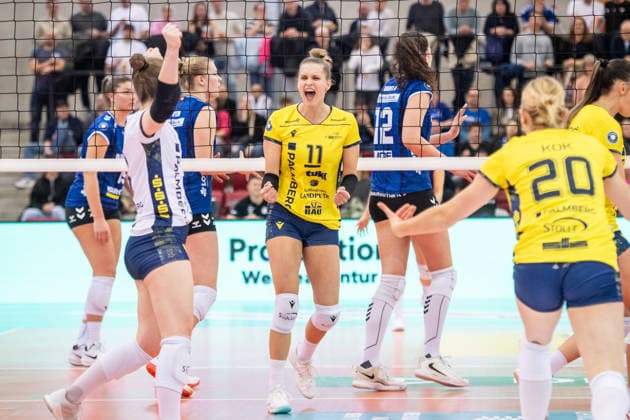 Annegret Hoelzig (SSC Palmberg Schwerin, 11), Mitte - Jubel, Freude, Jubelschrei GER, Allianz MTV Stuttgart - SSC Palmberg Schwerin, Volleyball Bundesliga, VBL, DVV-Pokal: Halbfinale, Spielzeit 2025 2026, 09.12.2025 GER, Allianz MTV Stuttgart - SSC Palmberg Schwerin, Volleyball Bundesliga, VBL, DVV-Pokal: Halbfinale, Spielzeit 2025 2026, 09.12.2025 Stuttgart Copyright: xSandyxDinkelackerx EP_SDR