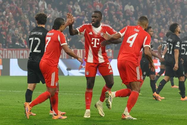 Torjubel von Serge Gnabry 7 (FC Bayern Muenchen), Dayot Upamecano 2 (FC Bayern Muenchen), Jonathan Tah 4 (FC Bayern Muenchen) zum Ausgleich 1:1, FC Bayern Muenchen vs. Sporting Lissabon, Fussball, Champions League, 6. Spieltag, 09.12.2025 Muenchen Bayern Deutschland
