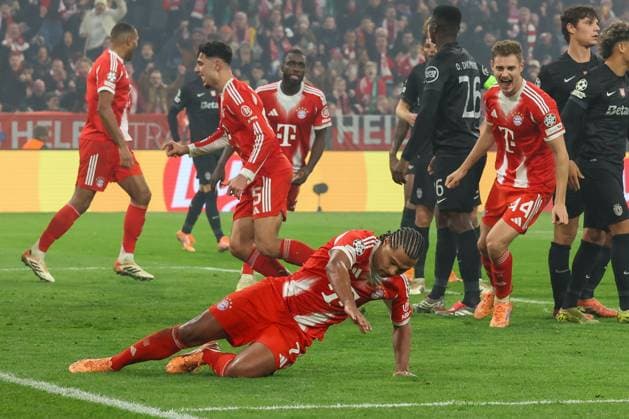 Torjubel von Serge Gnabry 7 (FC Bayern Muenchen) zum Ausgleich 1:1, FC Bayern Muenchen vs. Sporting Lissabon, Fussball, Champions League, 6. Spieltag, 09.12.2025 Muenchen Bayern Deutschland