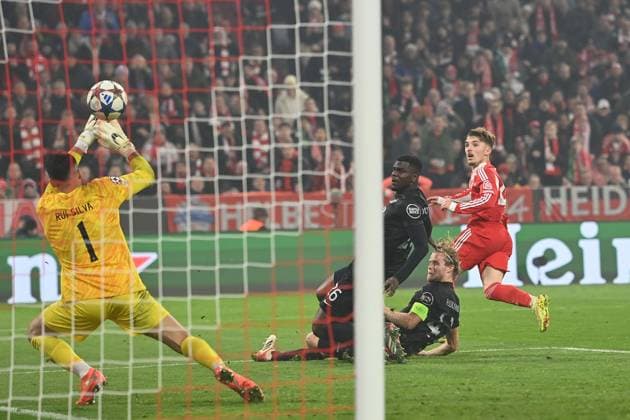 Tor Lennart KARL (Bayern Muenchen) zum 2-1,Aktio,Torschuss Fussball Champions League,Saison 2025 26, Ligaphase FC Bayern Muenchen - Sporting CP am 09.12..2025.