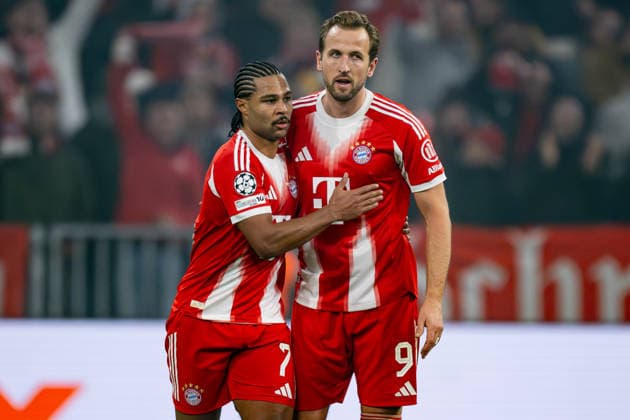 Harry Kane (FC Bayern Muenchen, 9) bejubelt mit Serge Gnabry (FC Bayern Muenchen, 7) dessen Tor zum 1:1 - Ausgleich GER, FC Bayern Muenchen vs. Sporting Lissabon SCP, Fussball, Champions League, Ligaphase 6. Spieltag, Saison 2025 2026, 09.12.2025. (DFL DFB REGULATIONS PROHIBIT ANY USE OF PHOTOGRAPHS as IMAGE SEQUENCES and or QUASI-VIDEO). GER, FC Bayern Muenchen vs. Sporting Lissabon SCP, Fussball, Champions League, Ligaphase 6. Spieltag, Saison 2025 2026, 09.12.2025. Muenchen Copyright: xEibner-Pressefoto HeikexFeinerx EP_HFR