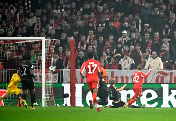 TOR zum 2:1 Lennart Karl Bayern Muenchen FCB (42) Torschuss Aktion Torchance FC Bayern Muenchen FCB vs Sporting Lissabon SCP Spieltag 6 09.12.2025 DFL REGULATIONS PROHIBIT ANY USE OF PHOTOGRAPHS AS IMAGE SEQUENCES AND OR QUASI-VIDEO FC Bayern Muenchen FCB vs Sporting Lissabon SCPn