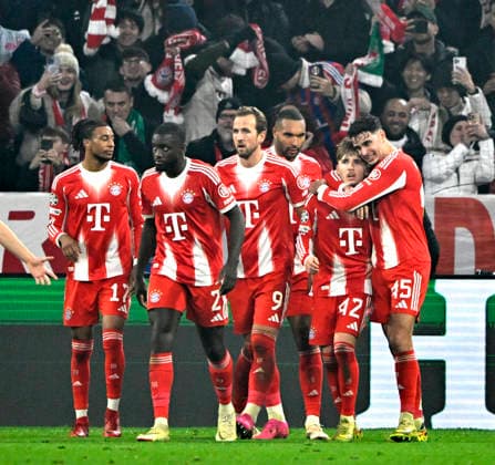TOR zum 2:1 Lennart Karl Bayern Muenchen FCB (42) Torjubel Aleksandar Pavlovic FC Bayern Muenchen FCB (45) Harry Kane FC Bayern Muenchen FCB (09) Dayot Upamecano FC Bayern Muenchen FCB (02) Serge Gnabry FC Bayern Muenchen FCB (07) Michael Olise FC Bayern Muenchen FCB (17) Jonathan Tah FC Bayern Muenchen FCB (04) FC Bayern Muenchen FCB vs Sporting Lissabon SCP Spieltag 6 09.12.2025 DFL REGULATIONS PROHIBIT ANY USE OF PHOTOGRAPHS AS IMAGE SEQUENCES AND OR QUASI-VIDEO FC Bayern Muenchen FCB vs Sporting Lissabon SCPn