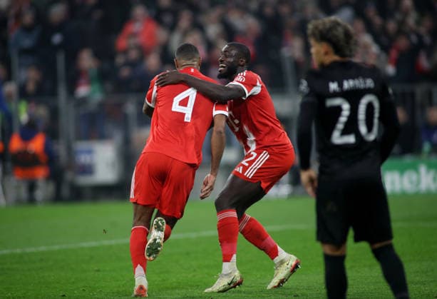 Fussball, Herren, Champions League, Saison 2025 2026, FC Bayern München - Sporting Lissabon, 6.Spieltag, Allianz Arena 3:1 durch Jonathan Tah (FC Bayern München), Tor, Jubel, hier mit Dayot Upamecano (FC Bayern München) (re.)