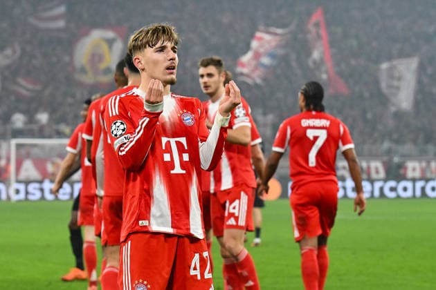 UEFA Champions League; FC Bayern München - Sporting CP; 09.12.2025 MUNICH, GERMANY - 09. DECEMBER: Jubel der Bayern nach dem Treffer zum 2-1 durch Lennart KARL (FC Bayern Munich 42) Tor Torschuetze Freude Happy während dem Match zwischen dem FC Bayern München und Sporting Lissabon am 6. Spieltag der UEFA Champions League Ligaphase in der Allianz Arena Copyright: xBEAUTIFULxSPORTS Goldbergx