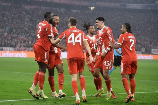 09.12.2025, xemx, Fussball UEFA Champions League, FC Bayern Muenchen - Sporting Lissabon v.l. Torjubel nach dem Tor zum celebrating the goal celebrate 3:1 durch Jonathan Tah (FC Bayern Muenchen) (DFL DFB REGULATIONS PROHIBIT ANY USE OF PHOTOGRAPHS as IMAGE SEQUENCES and or QUASI-VIDEO) Muenchen