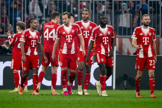 Die Bayern bejubeln mit Lennart Karl (FC Bayern Muenchen, 42) dessen Tor zum 2:1 GER, FC Bayern Muenchen vs. Sporting Lissabon SCP, Fussball, Champions League, Ligaphase 6. Spieltag, Saison 2025 2026, 09.12.2025. (DFL DFB REGULATIONS PROHIBIT ANY USE OF PHOTOGRAPHS as IMAGE SEQUENCES and or QUASI-VIDEO). GER, FC Bayern Muenchen vs. Sporting Lissabon SCP, Fussball, Champions League, Ligaphase 6. Spieltag, Saison 2025 2026, 09.12.2025. Muenchen Copyright: xEibner-Pressefoto HeikexFeinerx EP_HFR