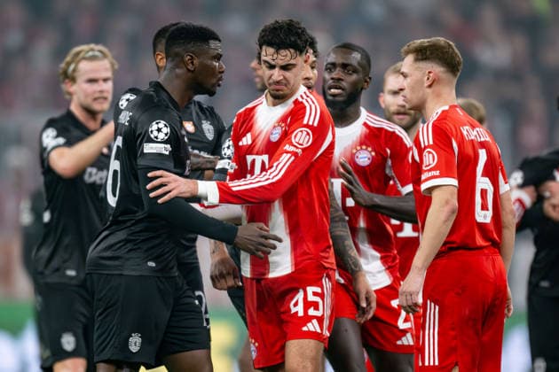 Auseinandersetzung Meinungsverschiedenheit am Anstosskreis nach dem Bayern - Tor zum 2:1 GER, FC Bayern Muenchen vs. Sporting Lissabon SCP, Fussball, Champions League, Ligaphase 6. Spieltag, Saison 2025 2026, 09.12.2025. (DFL DFB REGULATIONS PROHIBIT ANY USE OF PHOTOGRAPHS as IMAGE SEQUENCES and or QUASI-VIDEO). GER, FC Bayern Muenchen vs. Sporting Lissabon SCP, Fussball, Champions League, Ligaphase 6. Spieltag, Saison 2025 2026, 09.12.2025. Muenchen Copyright: xEibner-Pressefoto HeikexFeinerx EP_HFR