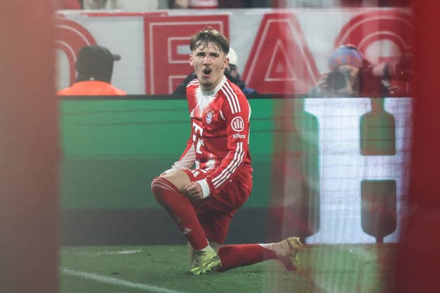 Fussball, UEFA Champions League Saison 2025 2026 Ligaphase - 6. Spieltag FC Bayern München - Sporting Clube de Portugal 09.12.2025, Allianz Arena Lennart Karl (FC Bayern München, 42) freut sich nach seinem Tor zum 2-1 München Allianz Arena Bayern Deutschland