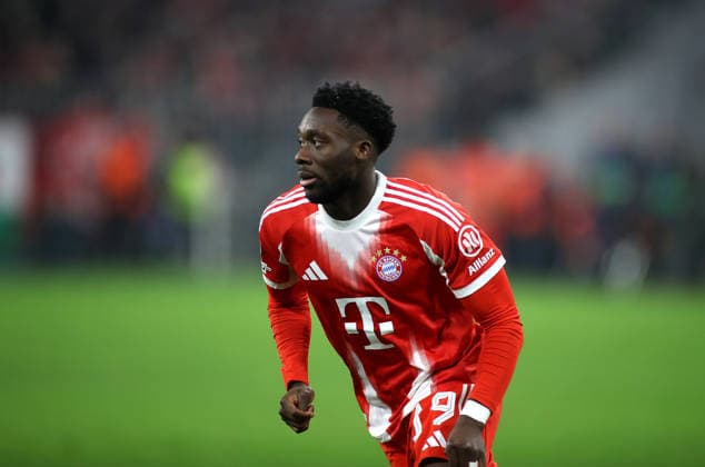 Fussball, Herren, Champions League, Saison 2025 2026, FC Bayern München - Sporting Lissabon, 6.Spieltag, Allianz Arena Alphonso Davies (FC Bayern München) bei seinem comeback
