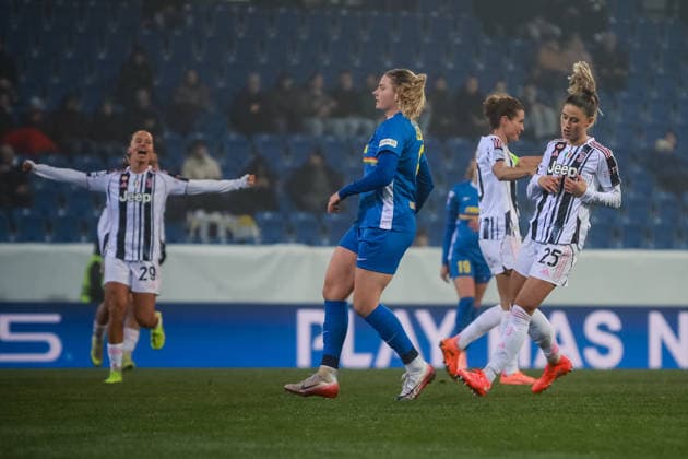 SOCCER - WCL, St.Poelten vs Juventus SANKT POELTEN,AUSTRIA,09.DEC.25 - SOCCER - UEFA Women s Champions League, SKN Sankt Poelten vs Juventus Turin FC. Image shows the rejoicing of the team Juventus and Lisa Ebert (St.Poelten).  GEPAxpictures xManuelxBinder