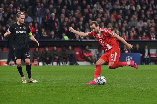 09.12.2025, xjrdrx, Fussball UEFA Champions League, FC Bayern Muenchen - Sporting Lissabon v.l. Morten Hjulmand (Sporting Lissabon) Harry Kane (FC Bayern Muenchen) Zweikampf, Aktion, action, battle for the ball (DFL DFB REGULATIONS PROHIBIT ANY USE OF PHOTOGRAPHS as IMAGE SEQUENCES and or QUASI-VIDEO) Muenchen