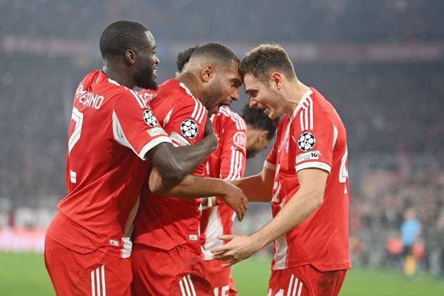 Torjubel v.li:Dayot UPAMECANO (Bayern Muenchen), Torschuetze Jonathan TAH (Bayern Muenchen), Josip STANISIC (Bayern Muenchen) nach Tor zum 3-1,Jubel,Freude,Begeisterung, Fussball Champions League,Saison 2025 26, Ligaphase FC Bayern Muenchen - Sporting CP 3-1 am 09.12..2025.
