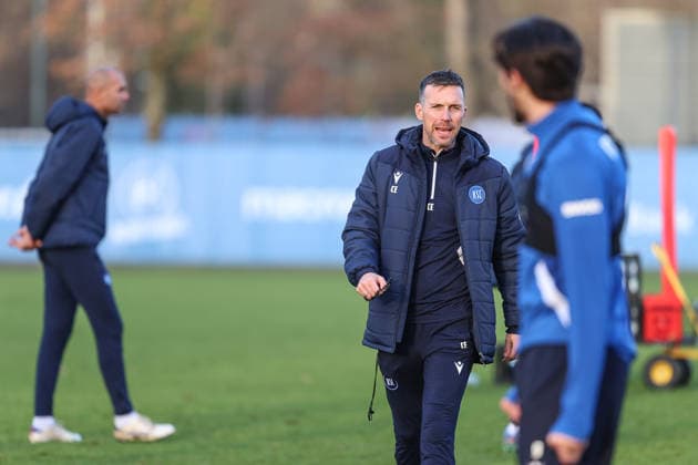 Christian Eichner (Karlsruher SC, Chef-Trainer) gibt Anweisungen im Training, Karlsruher SC Fussball, 2. Bundesliga, Training, 2025 2026, 09.12.2025, DFL REGULATIONS PROHIBIT ANY USE OF PHOTOGRAPHS AS IMAGE SEQUENCES AND OR QUASI-VIDEO, Karlsruher SC Fussball, 2. Bundesliga, Training, 09.12.2025 Karlsruhe
