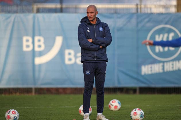Der Neue im Trainer Team Daniel Gordon (Karlsruher SC, Co-Trainer), Karlsruher SC Fussball, 2. Bundesliga, Training, 2025 2026, 09.12.2025, DFL REGULATIONS PROHIBIT ANY USE OF PHOTOGRAPHS AS IMAGE SEQUENCES AND OR QUASI-VIDEO, Karlsruher SC Fussball, 2. Bundesliga, Training, 09.12.2025 Karlsruhe