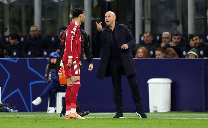 Liverpool manager Arne Slot gives instructions to Hugo Ekitike of Liverpool Inter Milan v Liverpool, UEFA Champions League, Group Stage, Football, San Siro Stadium, Milan, Italy- 09 Dec 2025Milan San Siro Italy EDITORIAL USE ONLY No use with unauthorised audio, video, data, fixture lists, club league logos or live services. Online in-match use limited to 120 images, no video emulation. No use in betting, games or single club league player publications. Copyright: xKieranxMcManus Shutterstockx 16009887u