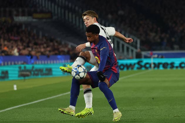 FBL-SPA CL FC Barcelona, Barca - Eintracht Frankfurt Ritsu Doan (Eintracht Frankfurt), Alejandro Balde (FC Barcelona) during the Champions League phase Matchday 6 football match between FC Barcelona - Eintracht Frankfurt an Camp Nou Barcelona, on December 09, 2025. Copyright: JoaquimxFerreira