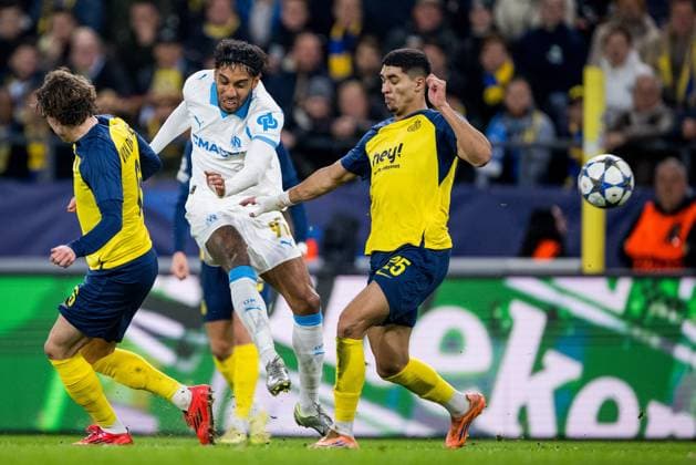 Marseille s Pierre-Emerick Aubameyang and Union s Anan Khalaili fight for the ball during a soccer game between Belgian Royale Union Saint-Gilloise and French Olympique de Marseille, on Tuesday 09 December 2025 in Brussels, on the sixth day of the League phase of the UEFA Champions League tournament. JASPERxJACOBS  x147744470x