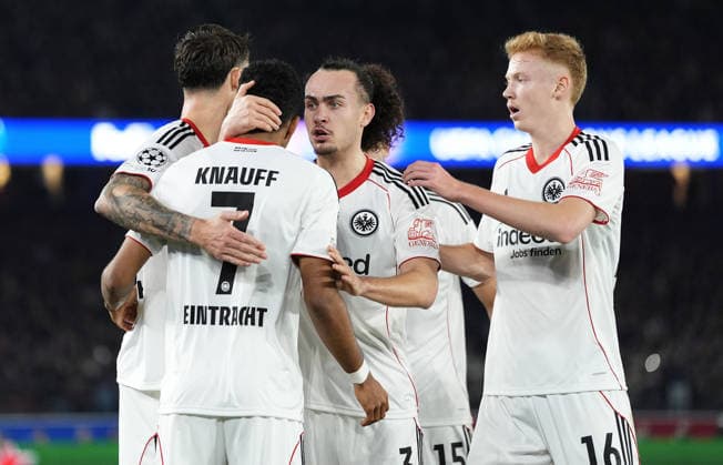 09.12.2025, xslx, Fussball UEFA Champions League, FC Barcelona, Barca - Eintracht Frankfurt v.l. Ansgar Knauff (Eintracht Frankfurt), celebrate the goal, Der Torjubel zum 0:1 Barcelona