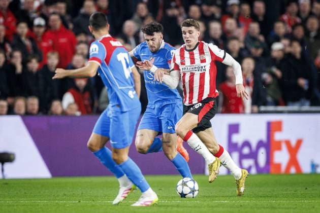 EINDHOVEN - (L-R) Matteo Ruggeri of Atletico Madrid and Guus Til of PSV Eindhoven during the UEFA Champions League match between PSV Eindhoven and AtlÃ tico Madrid at the Phillips Stadium on December 9, 2025, in Eindhoven, Netherlands. ANP SEM VAN DER WAL UEFA Champions League matchday 6 2025-2026 xVIxANPxSportx xxANPxIVx 544419701 originalFilename: 544419701.jpg