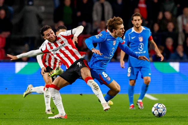 2025-12-09 PSV Eindhoven v Atletico Madrid - UEFA Champions League 2025 26 League Phase MD6 EINDHOVEN, NETHERLANDS - DECEMBER 9: Pablo Barrios of Atletico Madrid battles for possession with Anass Salah-Eddine of PSV Eindhoven during the UEFA Champions League 2025 26 League Phase MD6 match between PSV Eindhoven and Atletico Madrid at Phillips Stadion on December 9, 2025 in Eindhoven, Netherlands. Eindhoven Phillips Stadion Netherlands Content not available for redistribution in The Netherlands directly or indirectly through any third parties. Copyright: xBenxGalx