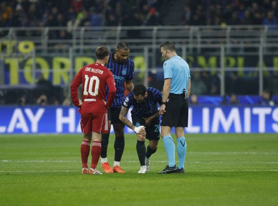 CALCIO - UEFA Champions League - Inter - FC Internazionale vs Liverpool FC Hakan Calhanoglu of FC Inter during the Uefa Champions League,, 2025 26 season, football match between Inter FC and FC Liverpool, on 09 December 2025 at â?? Giuseppe Meazza Stadium, San Siro, Milan, Italy. Photo Nderim KACELI Milano Italy  Copyright: xIPAxSport ABACAx
