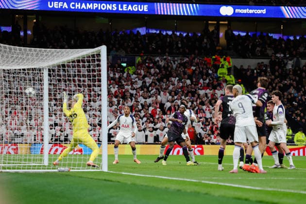 Champions League 2025 26 League Stage Tottenham v Slavia Prague Tottenham Hotspur Stadium 09.12.2025 David Zima of Slavia Prague scores an own goal after Cristian Romero of Tottenham Hotspur heads across goal 1-0 Champions League 2025 26 League Stage Tottenham v Slavia Prague Tottenham Hotspur Stadium 09.12.2025 Photograph By Marc Aspland The Times  Copyright: xMarcxAsplandx NINTCHDBPICT001044580406