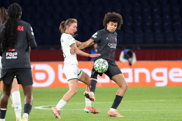 FOOTBALL FEMININ : Paris Saint Germain Vs Leuven - Ligue des Champions - 09 12 2025 Yaya (Paris Saint Germain) - Vs Sara Pusztai (OH Leuven) ParisFrance  Copyright: xMichaelxBaucherx