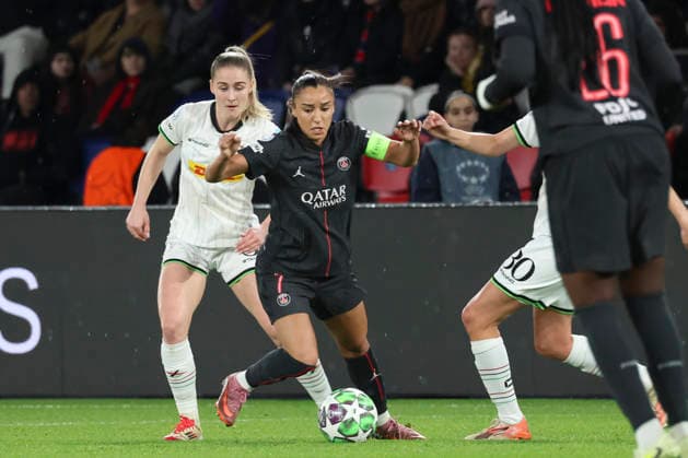 FOOTBALL FEMININ : Paris Saint Germain Vs Leuven - Ligue des Champions - 09 12 2025 Sakina Karchaoui (Paris Saint Germain) Vs Kim Everaerts (OH Leuven) ParisFrance  Copyright: xMichaelxBaucherx
