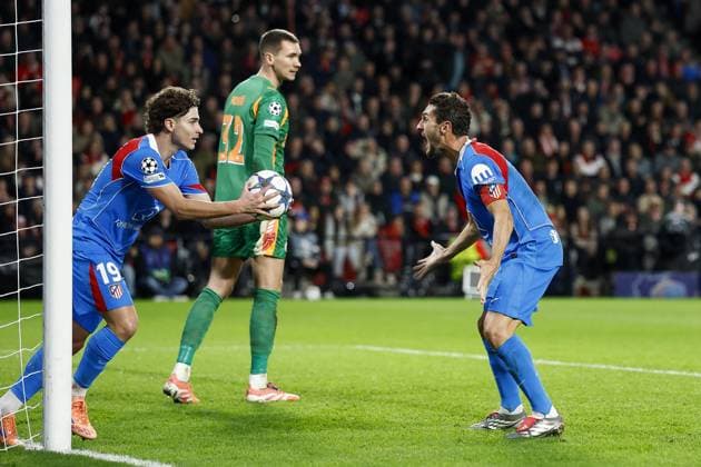 EINDHOVEN , 09-12-2025 , Philips Stadium , season 2025 2026 , Champions League football, League phase , Matchday 6 , match between PSV and Atletico Madrid , picture shows goal celebration by Atletico Madrid player Julian Alvarez (1-1) PSV - Atletico Madrid  x200083306x Copyright: