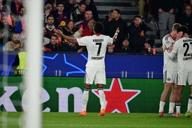 Torjubel zum 0:1 durch Ansgar Knauff 7 (Eintracht Frankfurt), FC Barcelona, Barca vs. Eintracht Frankfurt, Champions League, Gruppenphase, 6.Spieltag, 09.12.2025 Barcelona Katalonien Spanien