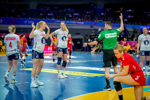 Women s Handball World Championship 2025 Norway Montenegro Dortmund, Germany 20251209 Norway s Henny Ella Reistad receives a two minute suspension during the quarter final of the Women s Handball World Championship between Norway and Montenegro in Westfalenhalle Photo Beate Oma Dahle NTB Dortmund Germany EDITORIAL USE ONLY RESTRICTED USE FOR BETTING COMPANIES  Copyright: xBeatexOmaxDahlex xNTBx