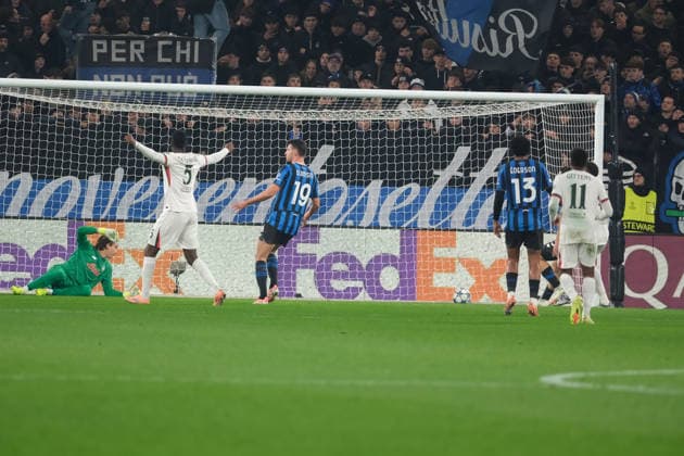 Atalanta BC v Chelsea FC - UEFA Champions League 2025 26 League Phase MD6 Joao Pedro of Chelsea Football Club scores the first goal during the UEFA Champions League 2025 2026, League Phase MD6 football match between Atalanta BC and Chelsea Football Club at New Balance Arena in Bergamo, Italy, on December 6, 2025. Bergamo Italy Italy  Copyright: xRobertoxTommasinix originalFilename:tommasini-atalanta251209_npyFo.jpg