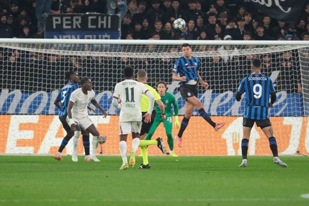 Berat Djimsiti of Atalanta BC 1907 hit the ball during the UEFA Champions League 2025 2026, League Phase MD6 football match between Atalanta BC and Chelsea Football Club at New Balance Arena on December 6, 2025, Bergamo, Italy.  Copyright: xRobertoxTommasini IPAxSportx xipa-agency.netx xx IPA_68962656 IPA_Agency_IPA68962656