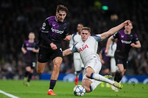 Mojmir Chytil of SK Slavia Praha is challenged by Micky van de Ven of Tottenham Hotspur Tottenham Hotspur v SK Slavia Praha, Football, UEFA Champions League 2025 26 League Phase MD6, Tottenham Hotspur Stadium, London, UK, 09 12 25 Editorial use only  Copyright: xAnthonyxHanc Shutterstockx 16066670p