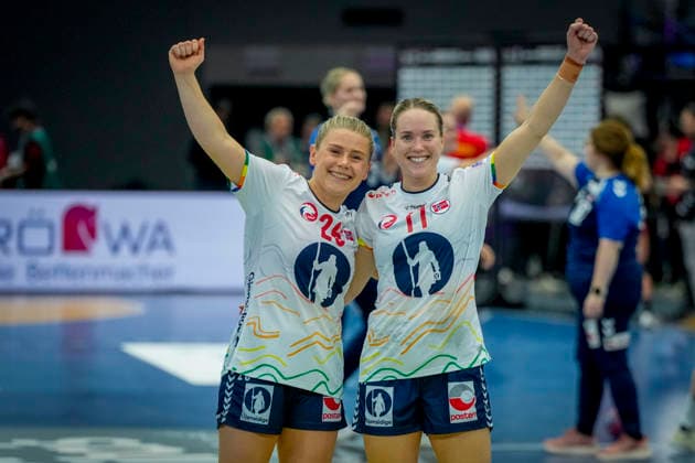 Women s Handball World Championship 2025 Norway Montenegro Dortmund, Germany 20251209 Norway s Emilie Margrethe Hovden and Malin Aune after the victory in the quarter finals of the Women s Handball World Championship between Norway and Montenegro in Westfalenhalle Photo Beate Oma Dahle NTB Dortmund Germany EDITORIAL USE ONLY RESTRICTED USE FOR BETTING COMPANIES  Copyright: xBeatexOmaxDahlex xNTBx