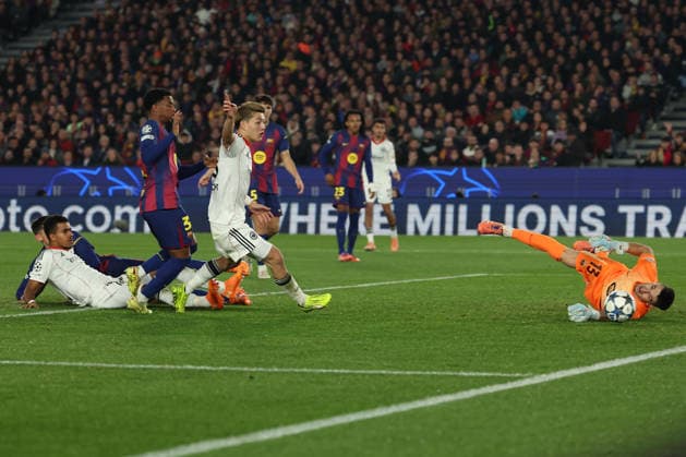 FBL-SPA CL FC Barcelona, Barca - Eintracht Frankfurt Ansgar Knauff (Eintracht Frankfurt), Alejandro Balde (FC Barcelona), Ritsu Doan (Eintracht Frankfurt), GoalkepeeperJoan Garcia (FC Barcelona) in action during the Champions League phase Matchday 6 football match between FC Barcelona - Eintracht Frankfurt an Camp Nou Barcelona, on December 09, 2025. Copyright: JoaquimxFerreira