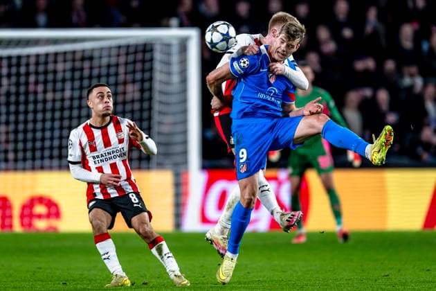 PSV Eindhoven midfielder Jerdy Schouten, Atletico de Madrid forwarder Alexander Sorloth, during the match PSV Eindhoven vs Atletico de Madrid at the Philips stadium for the Champions League - League phase - Matchday 6 season 2025-2026 in EINDHOVEN, Netherlands on 9 December 2025, (photo by Stefan Koops EYE4images DeFodi Images)