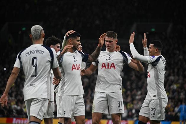 Tottenham Hotspur v Slavia Prague - UEFA Champions League LONDON, UNITED KINGDOM - DECEMBER 9: Tottenham players celebrate a goal as supporters cheer during a UEFA Champions League match against Slavia Prague at Tottenham Hotspur Stadium in London, United Kingdom, on December 9, 2025. Rasid Necati Aslim Anadolu London United Kingdom. Editorial use only. Please get in touch for any other usage.  Copyright: x2025xAnadoluxRasidxNecatixAslimx
