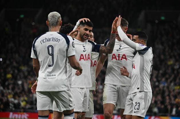 Tottenham Hotspur v Slavia Prague - UEFA Champions League LONDON, UNITED KINGDOM - DECEMBER 9: Tottenham players celebrate a goal as supporters cheer during a UEFA Champions League match against Slavia Prague at Tottenham Hotspur Stadium in London, United Kingdom, on December 9, 2025. Rasid Necati Aslim Anadolu London United Kingdom. Editorial use only. Please get in touch for any other usage.  Copyright: x2025xAnadoluxRasidxNecatixAslimx
