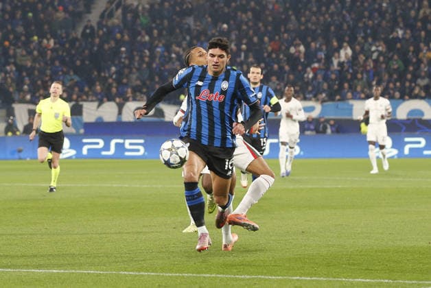 CALCIO - UEFA Champions League - Atalanta BC vs Chelsea FC Raul Bellanova of Atalanta BC play the ball during Atalanta BC vs Chelsea FC, Chanpions League 2025-26 League phase, Matchday 6Â°, game at New Balance Arena in Bergamo (BG), Italy, on Dicember 09, 2025. Bergamo Italy  Copyright: xIPAxSport ABACAx