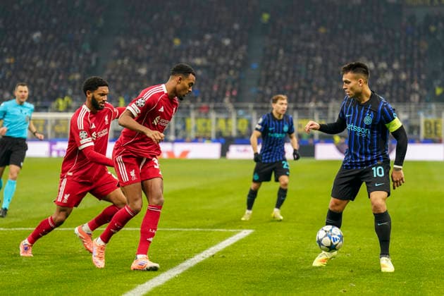 Inter Milan v Liverpool, UEFA Champions League Inter Milan forward Lautaro Martinez (10) Liverpool midfielder Ryan Gravenberch (38) during the Inter Milan v Liverpool UEFA Champions League 2025 26 League Phase MD6 match at the San Siro Stadium, Milan, Italy on 9 December 2025 Credit: Robbie Hoad Every Second Media Editorial use only. All images are copyright Every Second Media Limited. No images may be reproduced without prior permission. Copyright: xIMAGO EveryxSecondxMediax ESM-1702-0028 RobbiexHoadx xEveryxSecondxMediax