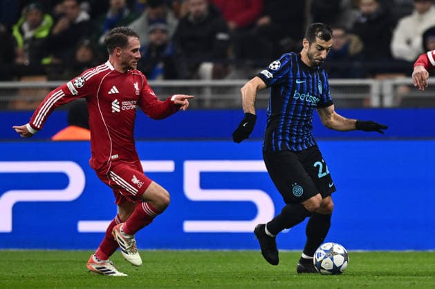 Alexis Mac Allister of Liverpool F.C. and Henrikh Mkhitaryan of F.C. Inter are in action during the UEFA Champions League phase day 6 football match between F.C. Inter ad Liverpool F.C. at the San Siro Stadium on December 9, 2025 in Milan, Italy.  Copyright: xDomenicoxCippitelli IPAxSportx xipa-agency.netx xx IPA_68963624 IPA_Agency_IPA68963624