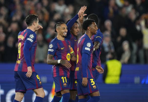 09.12.2025, xslx, Fussball UEFA Champions League, FC Barcelona, Barca - Eintracht Frankfurt v.l. Jules Kounde (FC Barcelona), celebrate the goal, Der Torjubel zum 2:1 Barcelona