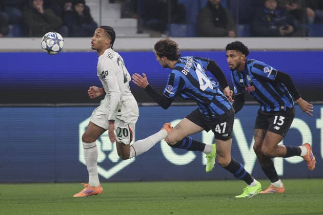 Joao Pedro of Chelsea FC competes for the ball with Lorenzo Bernasconi of Atalanta FC and Ederson Jose Dos Santos Lourenco da Silva Ederson of Atalanta BC during Atalanta BC vs Chelsea FC, Chanpions League 2025-26 League phase, Matchday 6Â°, game at New Balance Arena in Bergamo (BG), Italy, on Dicember 09, 2025.  Copyright: xDavidexCasentini IPAxSportx xipa-agency.netx xx IPA_68964297 IPA_Agency_IPA68964297