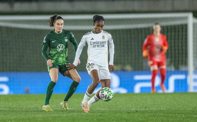 ESP, Madrid, Real Madrid vs VfL Wolfsburg, Women s Champions League, Fussball, UEFA, Spielzeit 2025 2026, Alfredo di Stefano, 5. Spieltag im Bild v.l.: Caitlin Dijkstra (VfL Wolfsburg 3), Linda Caicedo (Real Madrid 18) DFB DFL REGULATIONS PROHIBIT ANY USE OF PHOTOGRAPHS AS IMAGE SEQUENCES AND OR QUASI-VIDEO, 09.12.2025 Copyright: HMBxMedia HendrikxHamelau