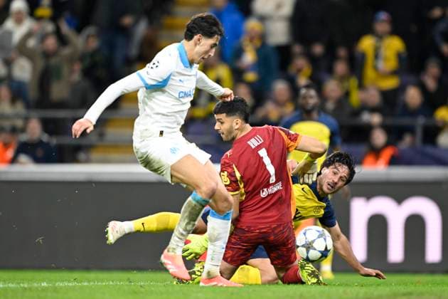 Royale Union Saint-Gilloise v Marseille - UEFA Champions League BRUSSELS, BELGIUM - DECEMBER 09 : Mac Allister Kevin defender of Union Saint-Gilloise scores a goal (3-3) against Rulli Geronimo goalkeeper of OM Marseille during the UEFA Champions League 2025 26 League Phase MD6 match between Royale Union Saint-Gilloise and Marseille on December 9, 2025 in Brussels, Belgium, 09 12 2025 Brussels Belgium  Copyright: xNicoxVereeckenx