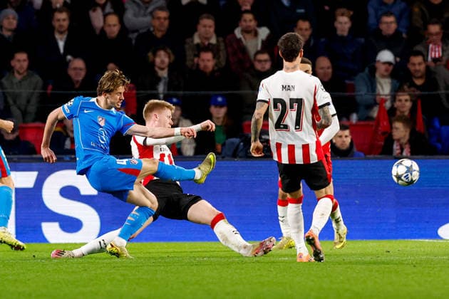 2025-12-09 PSV Eindhoven v Atletico Madrid - UEFA Champions League 2025 26 League Phase MD6 EINDHOVEN, NETHERLANDS - DECEMBER 9: Conor Gallagher of Atletico Madrid shoots at goal during the UEFA Champions League 2025 26 League Phase MD6 match between PSV Eindhoven and Atletico Madrid at Phillips Stadion on December 9, 2025 in Eindhoven, Netherlands. Eindhoven Phillips Stadion Netherlands Content not available for redistribution in The Netherlands directly or indirectly through any third parties. Copyright: xBenxGalx