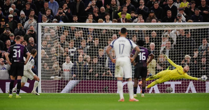 Champions League 2025 26 League Stage Tottenham v Slavia Prague Tottenham Hotspur Stadium 09.12.2025 Xavi Simons of Tottenham Hotspur scores a penalty 3-0 Champions League 2025 26 League Stage Tottenham v Slavia Prague Tottenham Hotspur Stadium 09.12.2025 Photograph By Marc Aspland The Times  Copyright: xMarcxAsplandx NINTCHDBPICT001044593261